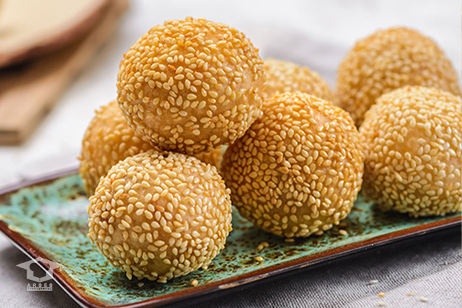 شیرینی کنجدی و خرما