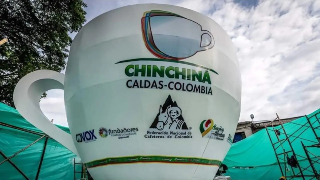  بررسی رکوردهای بزرگ‌ترین فنجان قهوه جهان :از رؤیای باریستاها تا واقعیت گینس