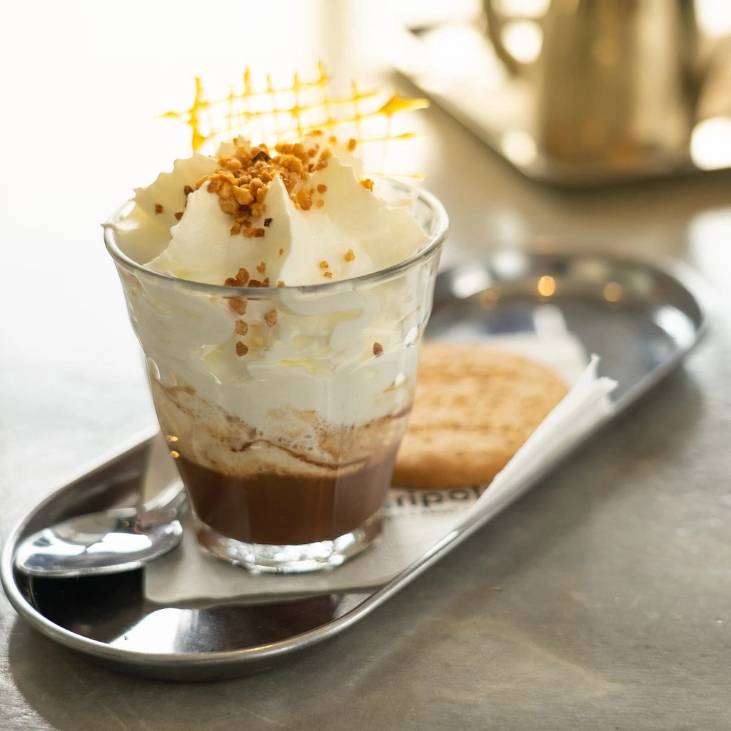 اسپرسو با خامه (کن پانا) چیست؟ آموزش به روش ایتالیایی