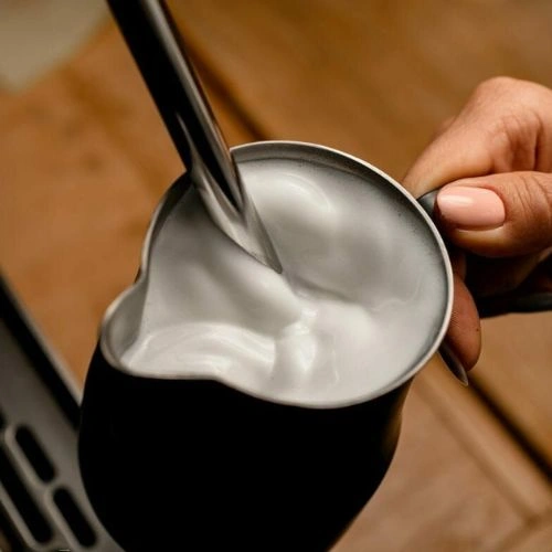 چطور فوم شیر یا کف شیر درست کنیم؟